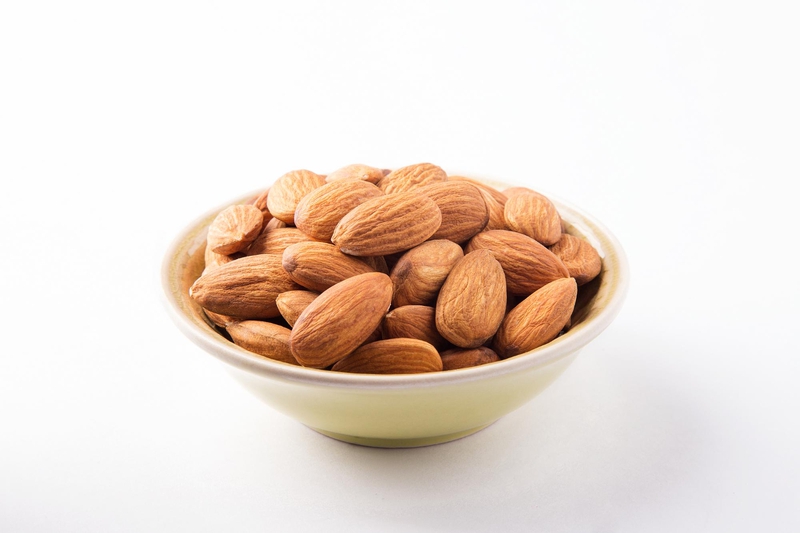 Hạnh nhân, hạt hạnh nhân, chén sứ, almond nut, almond, thực phẩm, food, hạt - doibani 1