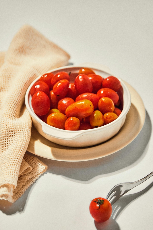 Cà chua, khăn, thìa, tomatoes, napkin, spoon - Yuan Cao 1