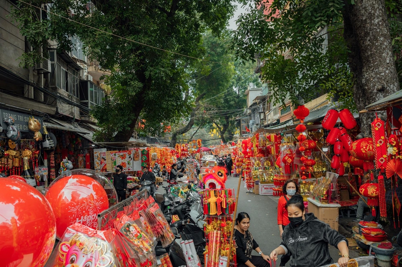 Trang trí, Tết, Tết Nguyên Đán, mua sắm, chợ tết, đèn lồng, câu chúc, decorations, Tet, Lunar New Year, shopping, Tet market, lanterns- HONG SON 11