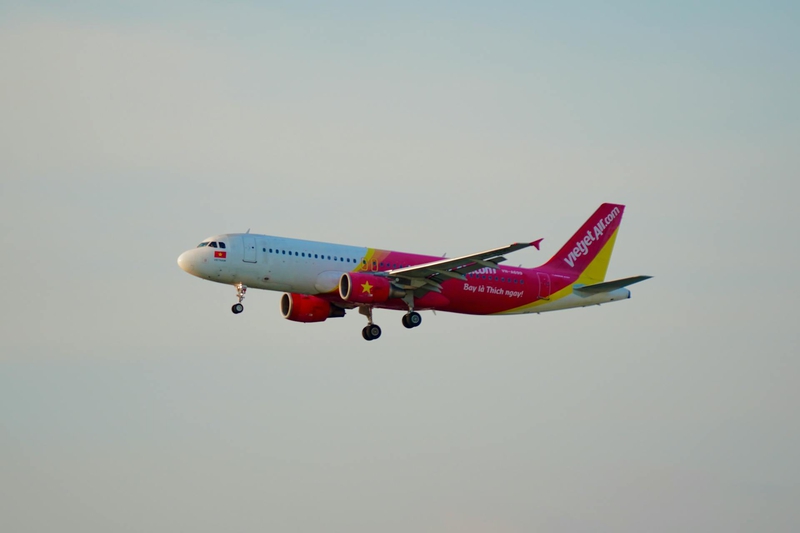 Máy bay, sân bay, đường bay, trời, airplane, airport, flight path, sky - Tuan Vy