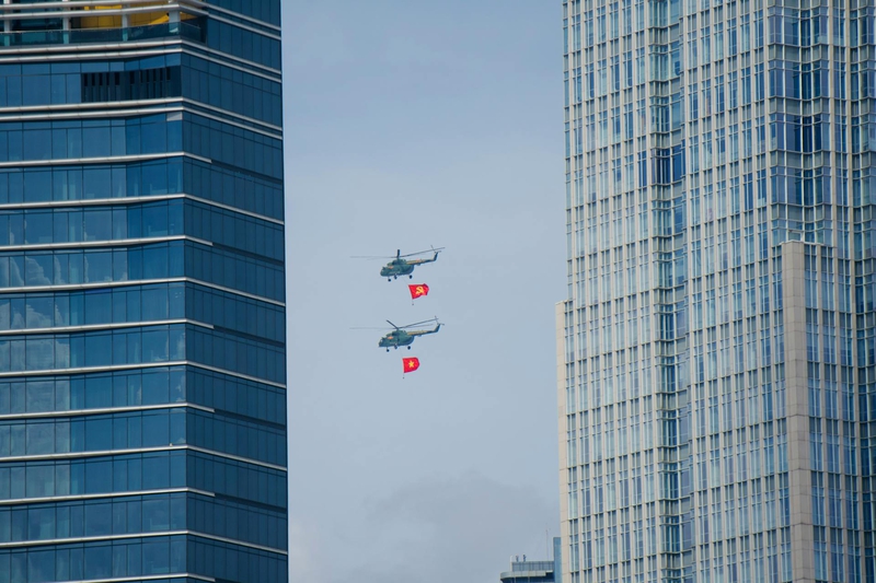 Trực thăng, máy bay, bầu trời, cờ, cờ Việt Nam, helicopter, airplane, sky, flag, Vietnamese flag - Tuan Vy