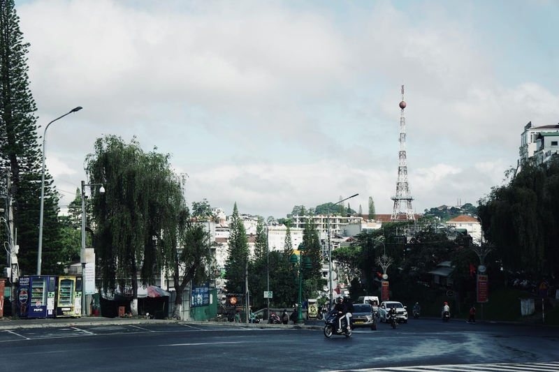 Đường phố, xe cộ, đèn giao thông, streets, vehicles, traffic lights- Tuan Vy