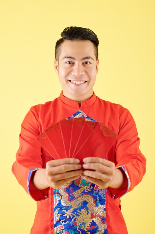 Chàng trai, đón tết, không khí tết, áo dài, truyền thống, men, celebrating Tet, Tet atmosphere, ao dai, tradition - dragonimages 2