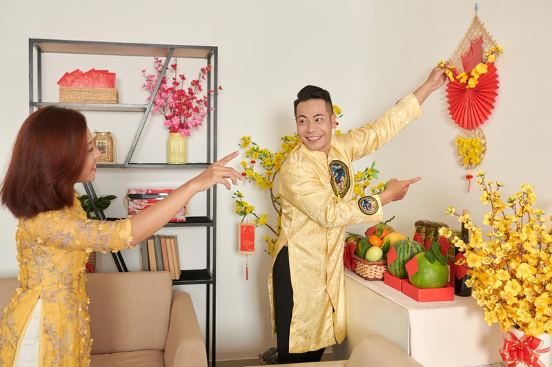 Gia đình, đón tết, không khí tết, trang trí tết, áo dài, truyền thống, family, celebrating Tet, decor Tet, Tet atmosphere, ao dai, tradition - dragonimages 1