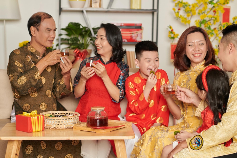 Gia đình, chúc tết, lì xì ngày tết, không khí tết, Family, Family, New Year greetings, New Year lucky money, the New Year atmosphere ew Year greetings, new Year lucky money, the New Year atmosphere - dragonimages 2