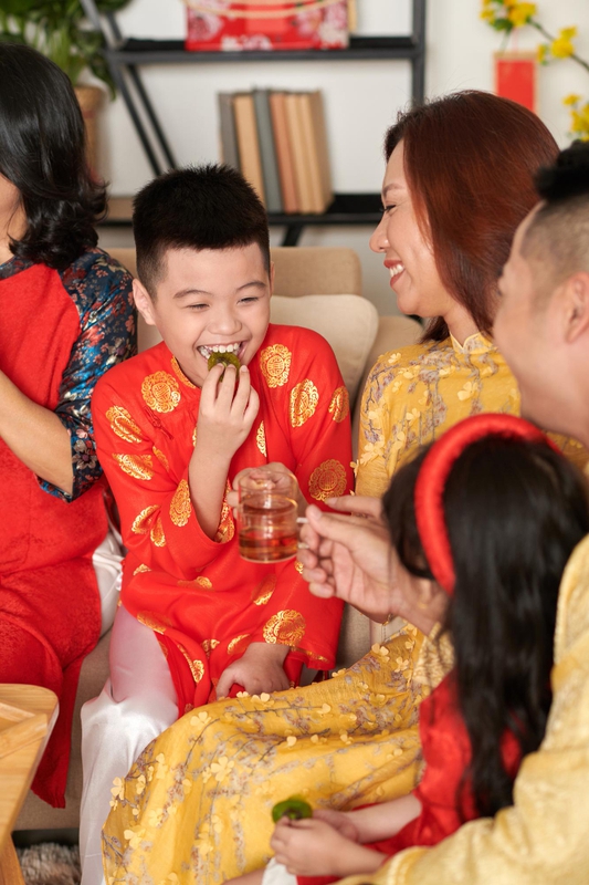 Gia đình, chúc tết, lì xì ngày tết, không khí tết, Family, Family, New Year greetings, New Year lucky money, the New Year atmosphere ew Year greetings, new Year lucky money, the New Year atmosphere - dragonimages