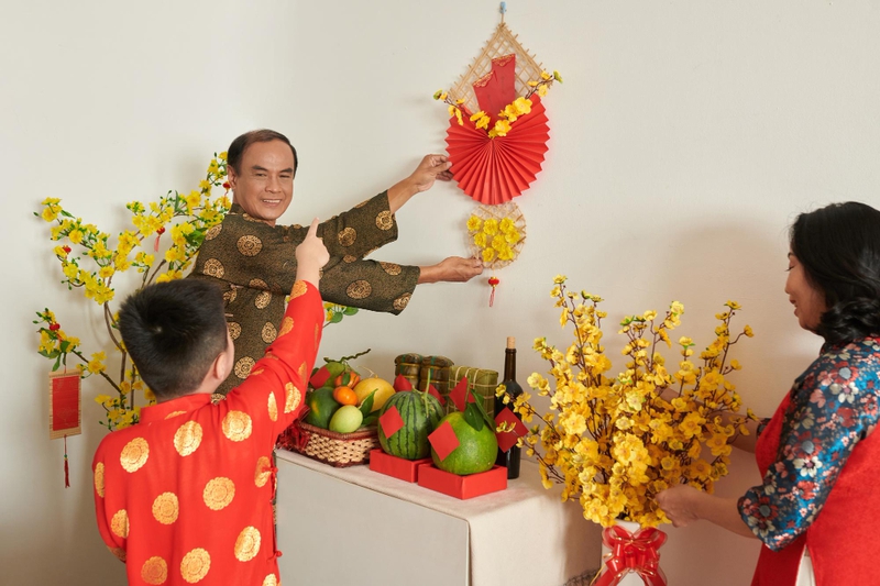 Gia đình, đón tết, không khí tết, trang trí tết, áo dài, truyền thống, family, celebrating Tet, decor Tet, Tet atmosphere, ao dai, tradition - dragonimages 3