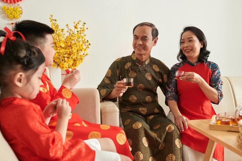 Gia đình, chúc tết, lì xì ngày tết, không khí tết, Family, Family, New Year greetings, New Year lucky money, the New Year atmosphere ew Year greetings, new Year lucky money, the New Year atmosphere - dragonimages 1