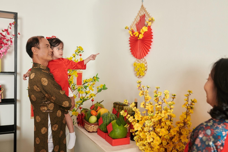 Gia đình, đón tết, không khí tết, trang trí tết, áo dài, truyền thống, family, celebrating Tet, decor Tet, Tet atmosphere, ao dai, tradition - dragonimages 2