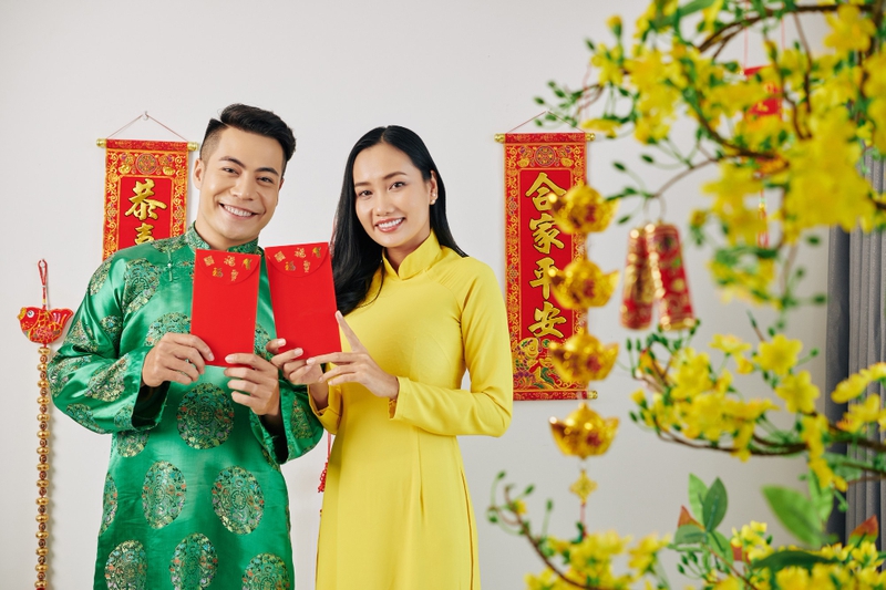 Cặp đội, đón tết, không khí tết, áo dài, truyền thống, Couple, celebrating Tet, Tet atmosphere, ao dai, tradition - dragonimages 3