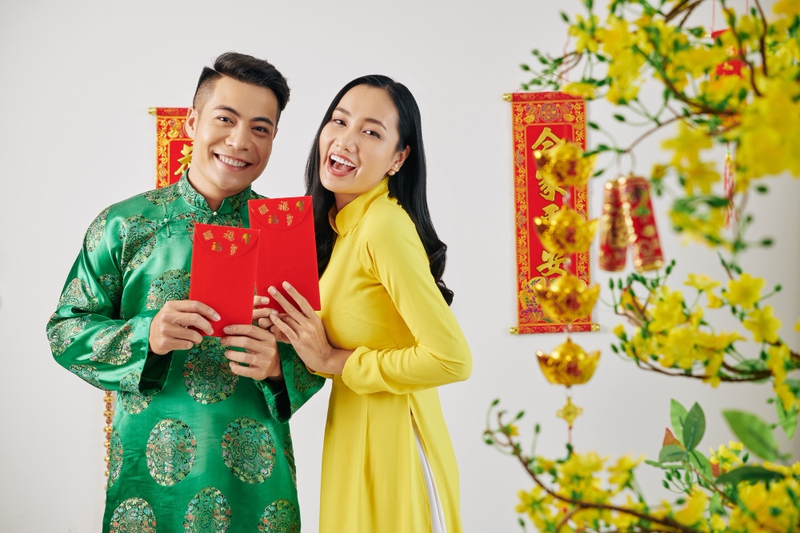 Cặp đội, đón tết, không khí tết, áo dài, truyền thống, Couple, celebrating Tet, Tet atmosphere, ao dai, tradition - dragonimages 4