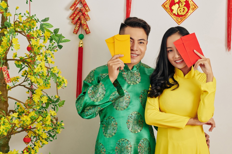 Cặp đội, đón tết, không khí tết, áo dài, truyền thống, Couple, celebrating Tet, Tet atmosphere, ao dai, tradition - dragonimages 1