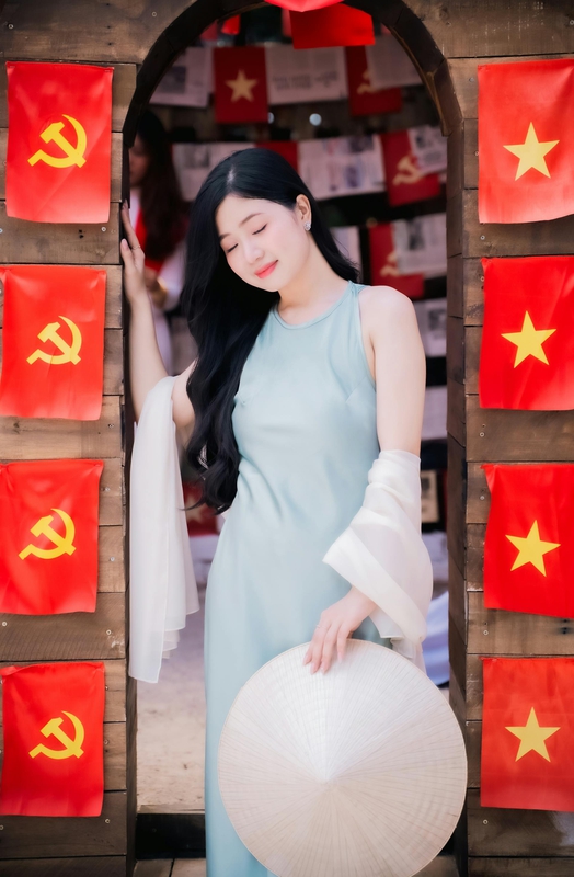 Con gái, girl, lá cờ Viêt Nam, nón lá, truyền thống, tết, xuân, spring, Việt Nam, Hà Nội, Phố cổ - Quí Nguyễn 8