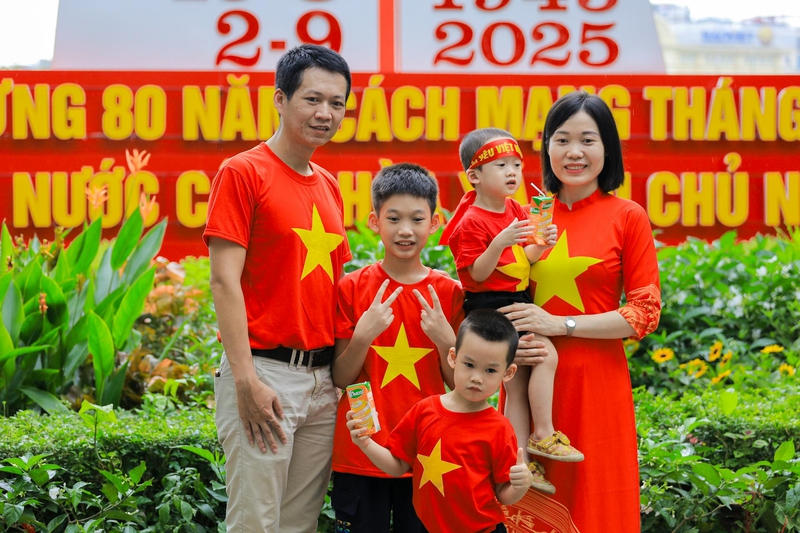 Áo Việt Nam, gia đình, family, truyền thống, văn hóa, Việt Nam - Hồng Quang Official 2
