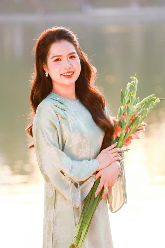 Áo dài, áo dài Việt Nam, áo dài màu xanh lá, con gái, girl, truyền thống, tết, xuân, spring, Việt Nam, Hà Nội, Hồ Gươm - Hồng Quang Official 2