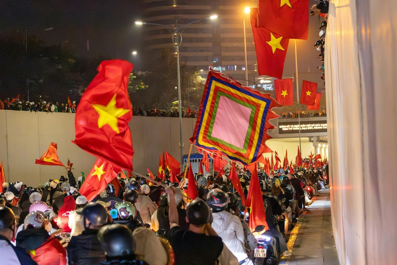 Đi bão, lá cờ Việt Nam, lá cờ, cờ đỏ sao vàng, flag, truyền thống, văn hóa, Việt Nam - Hồng Quang Official 3