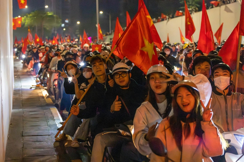 Đi bão, lá cờ Việt Nam, lá cờ, cờ đỏ sao vàng, flag, truyền thống, văn hóa, Việt Nam - Hồng Quang Official 3 2