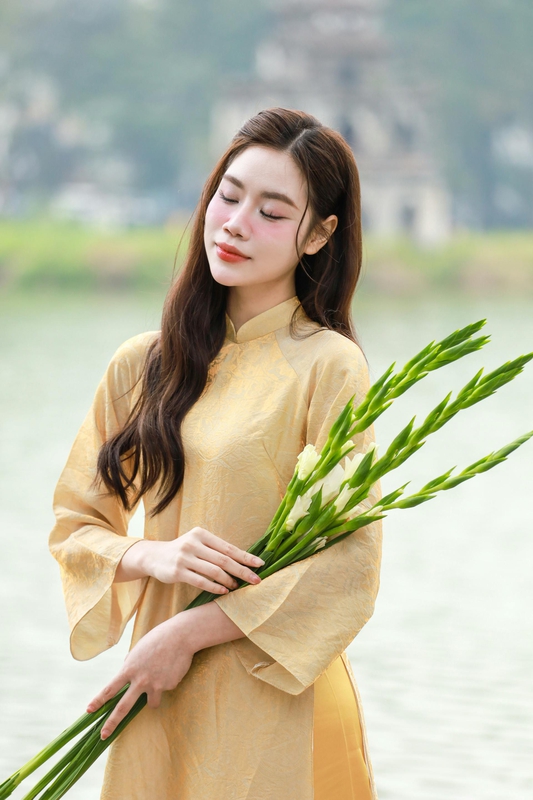 Áo dài, áo dài Việt Nam, áo dài màu vàng, con gái, girl, truyền thống, tết, xuân, spring, Việt Nam, Hà Nội, Hồ Gươm - Hồng Quang Official