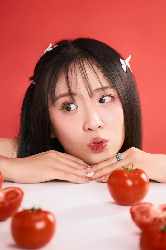 Con gái, girl, chân dung, studio, chụp ảnh studio, cà chua, tomato, Việt Nam - Khánh LP 4