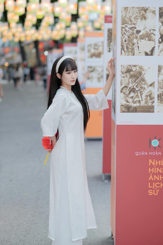 Ái dài, con gái, girl, lá cờ Viêt Nam, nón lá, truyền thống, tết, xuân, spring, Việt Nam, Hà Nội, Phố cổ - lVu image 9