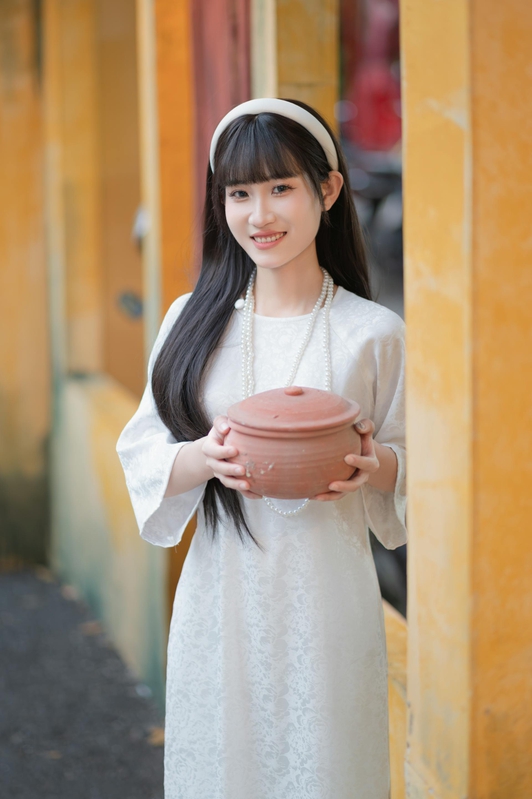 Ái dài, con gái, girl, lá cờ Viêt Nam, nón lá, truyền thống, tết, xuân, spring, Việt Nam, Hà Nội, Phố cổ - lVu image 1