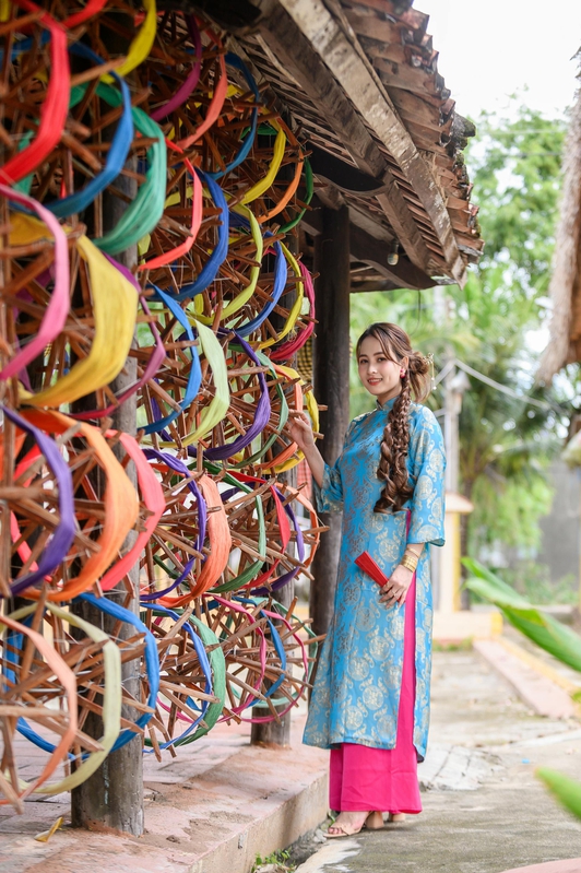 Áo dài, áo dài Việt Nam, áo dài màu xanh dương, con gái, girl, truyền thống, tết, xuân, spring, Việt Nam - MINH VO