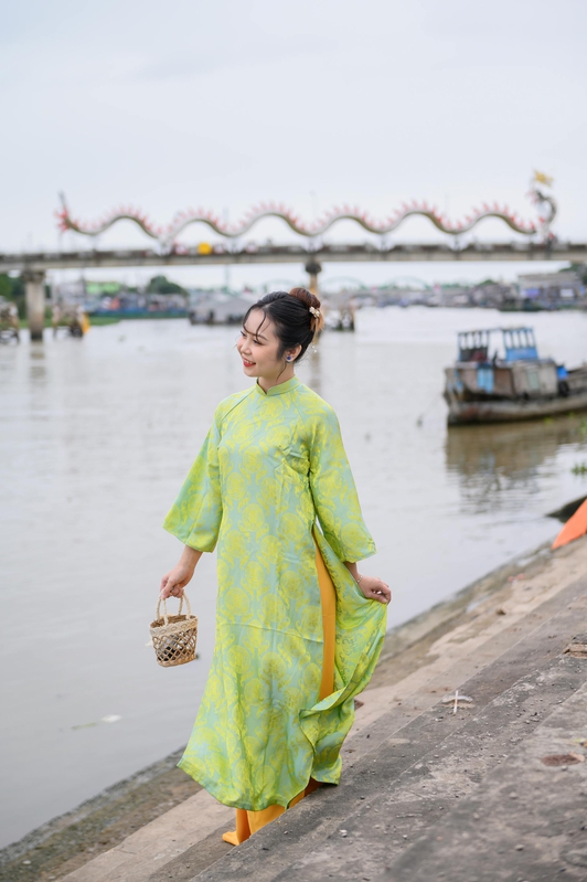 Áo dài, áo dài Việt Nam, áo dài màu xanh lá, con gái, girl, truyền thống, tết, xuân, spring, Việt Nam - MINH VO