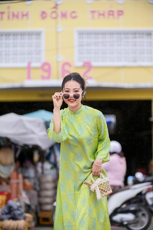 Áo dài, áo dài Việt Nam, áo dài màu xanh lá, con gái, girl, truyền thống, tết, xuân, spring, Việt Nam - MINH VO