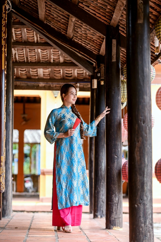 Áo dài, áo dài Việt Nam, áo dài màu xanh dương, con gái, girl, truyền thống, tết, xuân, spring, Việt Nam - MINH VO