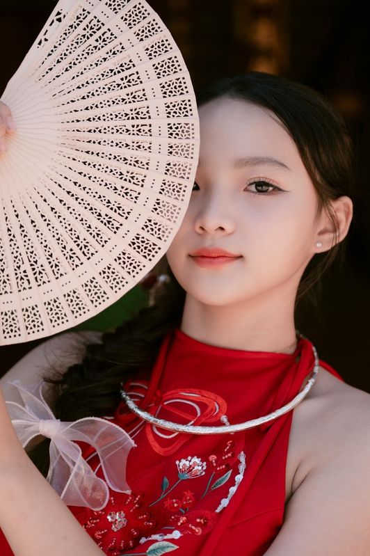 Áo tứ thân, chùa, đền, temple, con gái, girl, truyền thống, tết, xuân, spring, Việt Nam - MINH VO