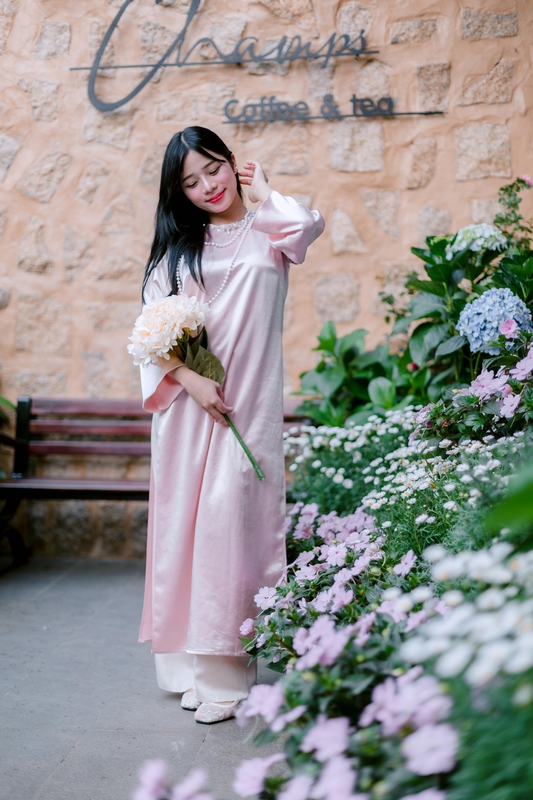 Áo dài hồng, áo dài, cô gái, con gái ôm hoa, hoa, flower, girl - Nguyễn Tiến Thịnh 1