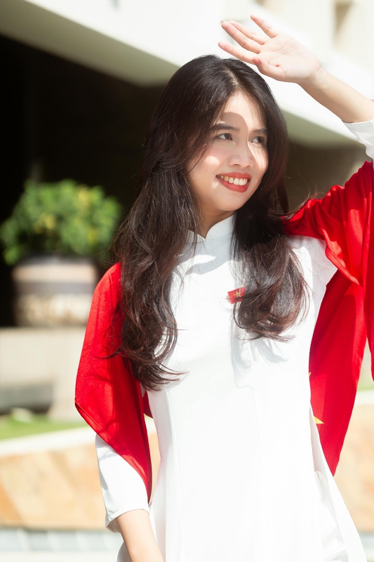 Dinh độc lập, con gái, girl, Thành phố Hồ Chí Minh, cờ đỏ sao vàng, flag, Việt Nam - Thien Phuoc Phuong