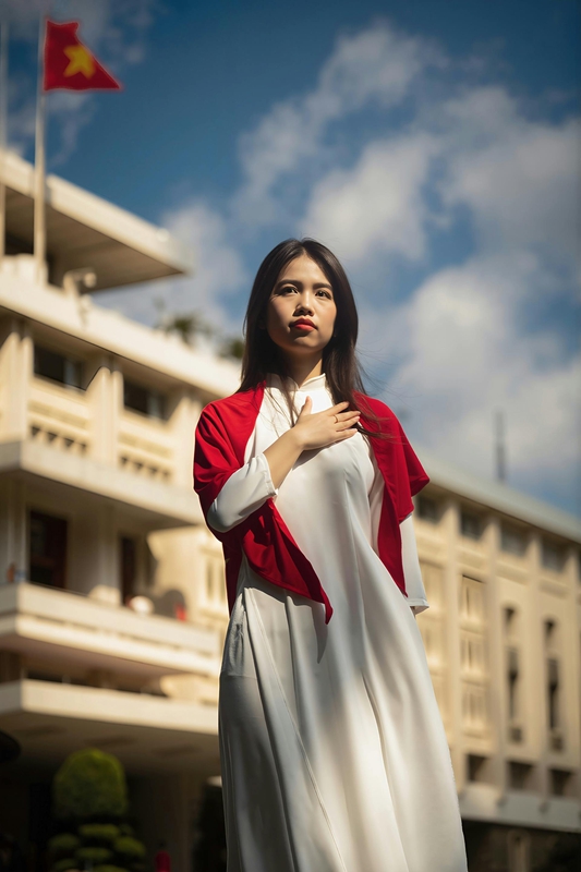 Dinh độc lập, con gái, girl, Thành phố Hồ Chí Minh, cờ đỏ sao vàng, flag, Việt Nam - Thien Phuoc Phuong