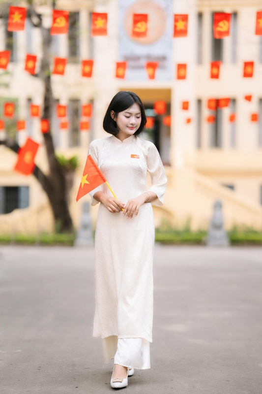 Áo dài, con gái, girl, Thành phố Hồ Chí Minh, cờ đỏ sao vàng, flag, Việt Nam - Trịnh Quân 15