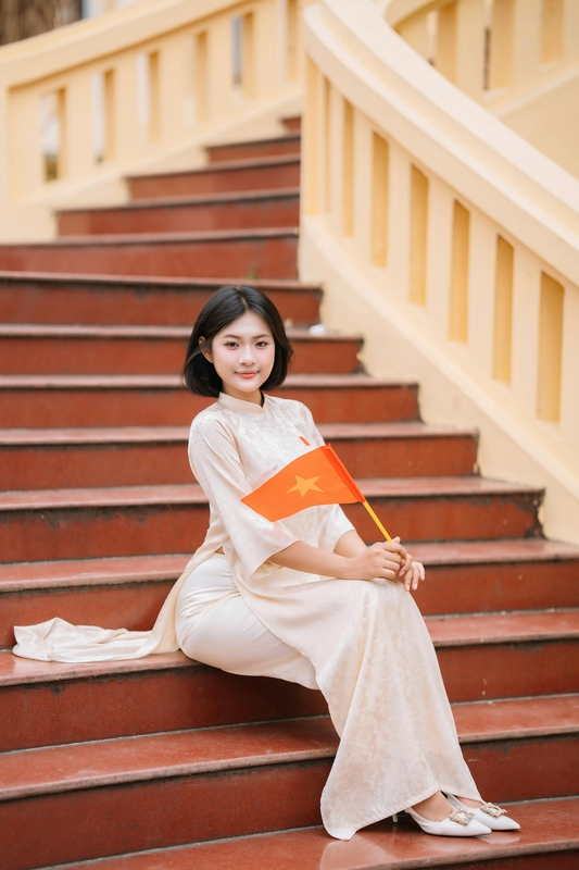 Áo dài, con gái, girl, Thành phố Hồ Chí Minh, cờ đỏ sao vàng, flag, Việt Nam - Trịnh Quân 12