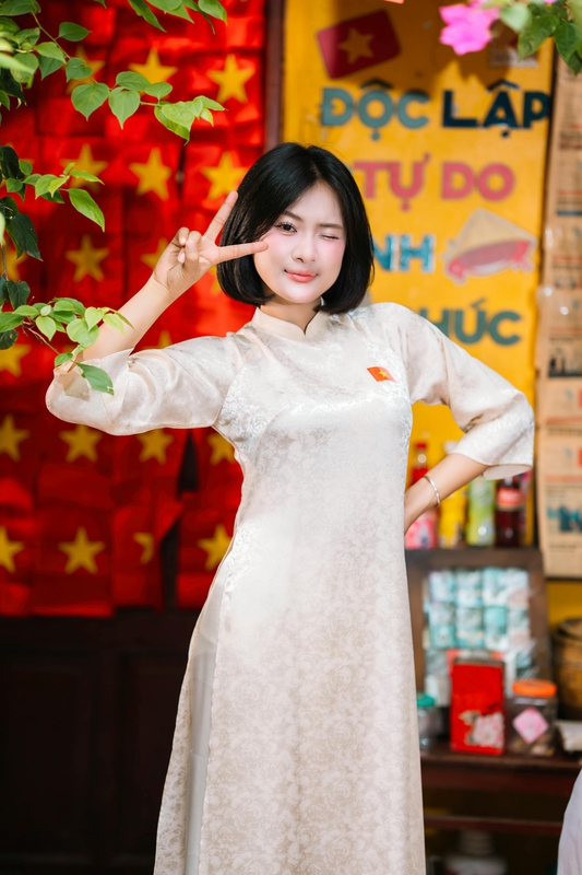Áo dài, con gái, girl, Thành phố Hồ Chí Minh, cờ đỏ sao vàng, flag, Việt Nam - Trịnh Quân 7