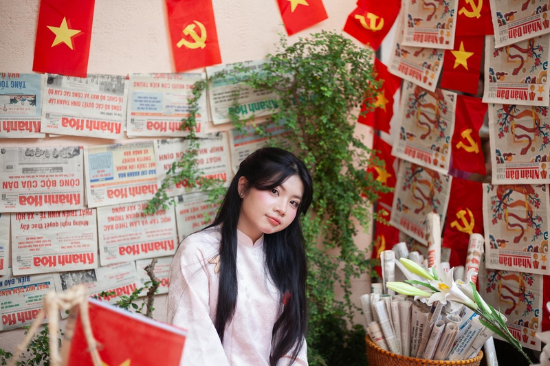 Ái dài, con gái, girl, lá cờ Viêt Nam, nón lá, truyền thống, tết, xuân, spring, Việt Nam, Hà Nội, Phố cổ - Hồng Thắng Lê 10