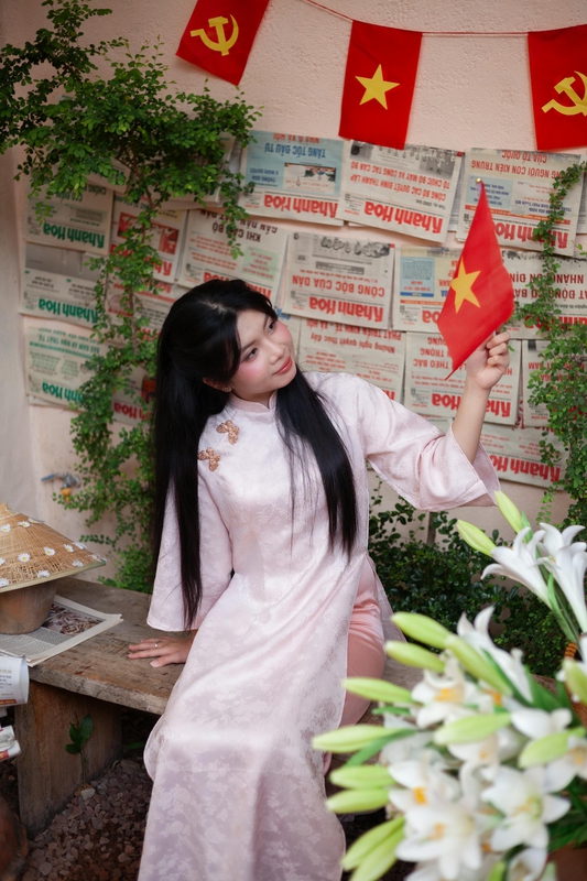 Ái dài, con gái, girl, lá cờ Viêt Nam, nón lá, truyền thống, tết, xuân, spring, Việt Nam, Hà Nội, Phố cổ - Hồng Thắng Lê 4