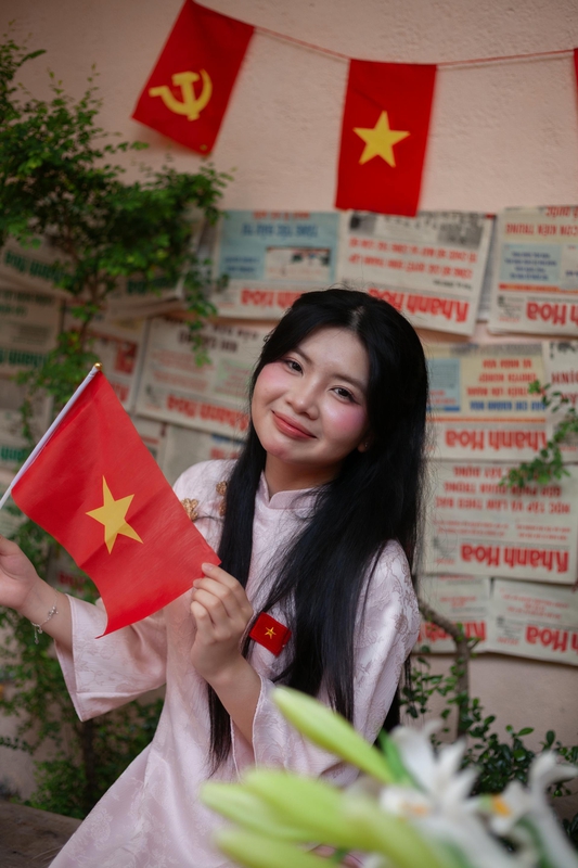 Ái dài, con gái, girl, lá cờ Viêt Nam, nón lá, truyền thống, tết, xuân, spring, Việt Nam, Hà Nội, Phố cổ - Hồng Thắng Lê 7