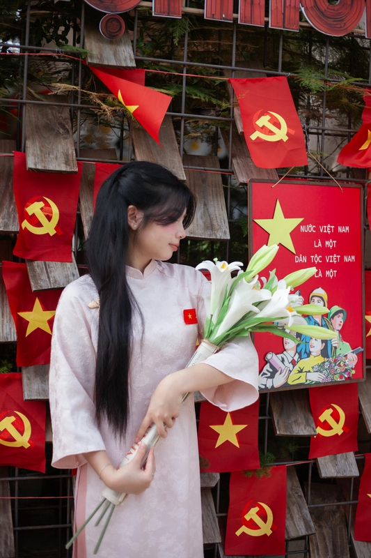 Ái dài, con gái, girl, lá cờ Viêt Nam, nón lá, truyền thống, tết, xuân, spring, Việt Nam, Hà Nội, Phố cổ - Hồng Thắng Lê