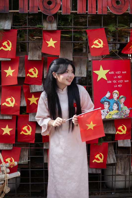 Ái dài, con gái, girl, lá cờ Viêt Nam, nón lá, truyền thống, tết, xuân, spring, Việt Nam, Hà Nội, Phố cổ - Hồng Thắng Lê 2