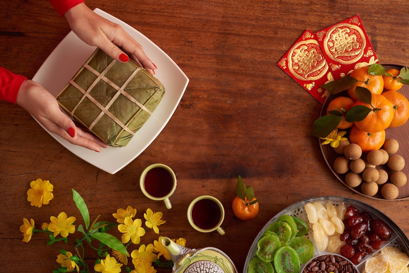 Bánh chưng, trái cây, bánh kẹo, ngày tết, Sticky rice cake (Bánh chưng), fruits, sweets, Tet holiday.