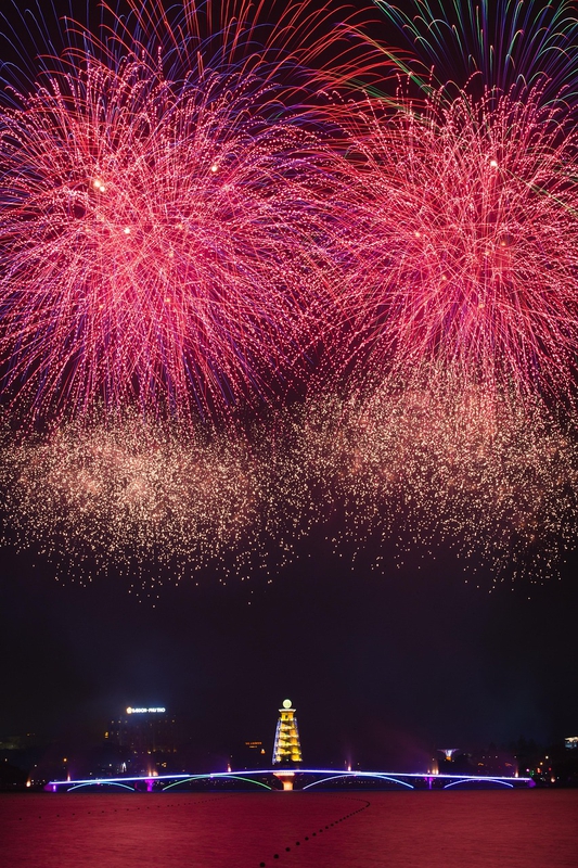 Pháo hoa, phát sáng, chúc mừng năm mới, không khí năm mới, fireworks, bright, Happy New Year, New Year atmosphere - VietFotos 1