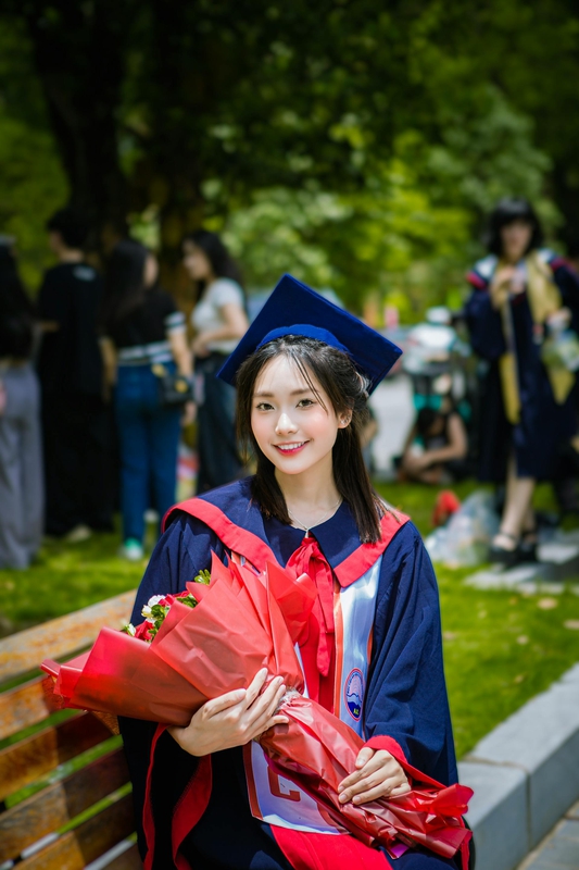 Tốt nghiệp, sinh viên - 𝗗 𝗨 𝗬 𝗛 𝗢 𝗔 𝗡 𝗚 2