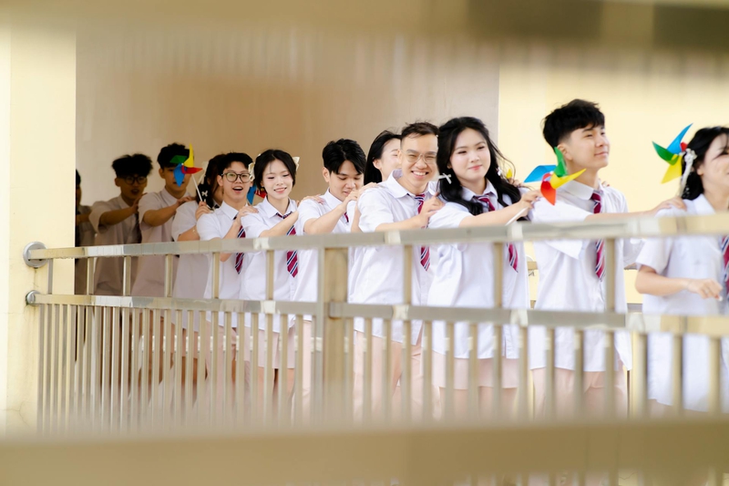Tốt nghiệp, học sinh - Boser Đàm