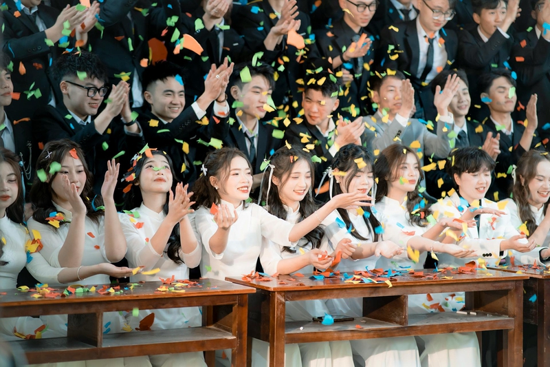 Tốt nghiệp, học sinh - Boser Đàm 1