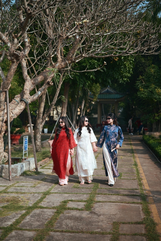 Áo dài, bạn bè -  Việt Anh Nguyễn 4