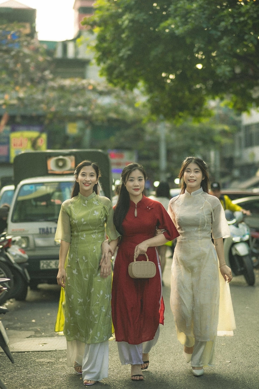Bạn bè, áo dài, Tết - Toàn Văn 2