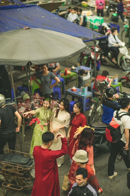 Bạn bè, áo dài, Tết - Toàn Văn 4