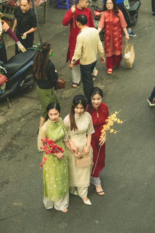 Bạn bè, áo dài, Tết - Toàn Văn 5